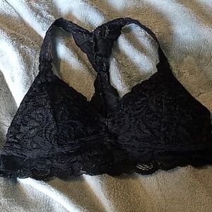 Black lacey bralette